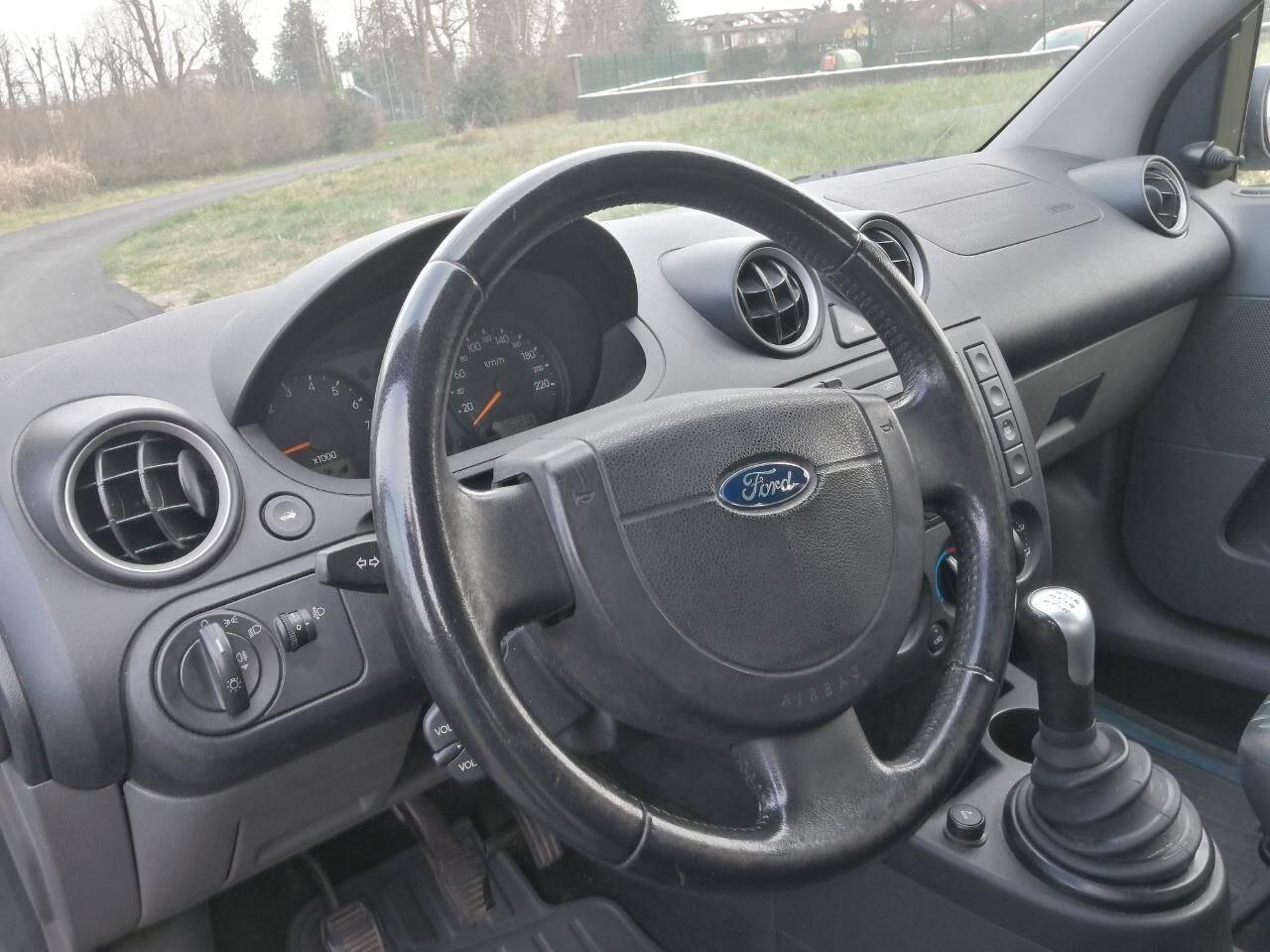 Ford Fiesta 1.4 16V 5p. Ghia