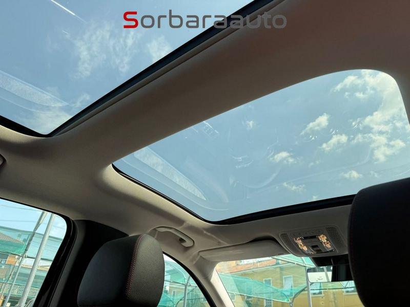 Mercedes-Benz GLA 200 d Automatic AMG Line Premium con Tetto Panoramico.