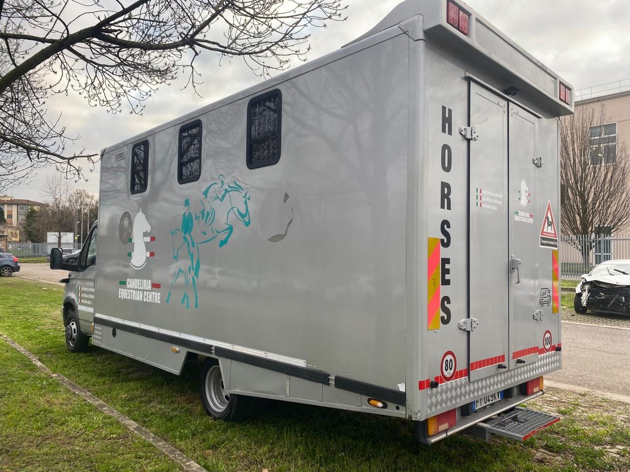 Iveco Daily 50 C11 trasporto per 3 cavalli patente B