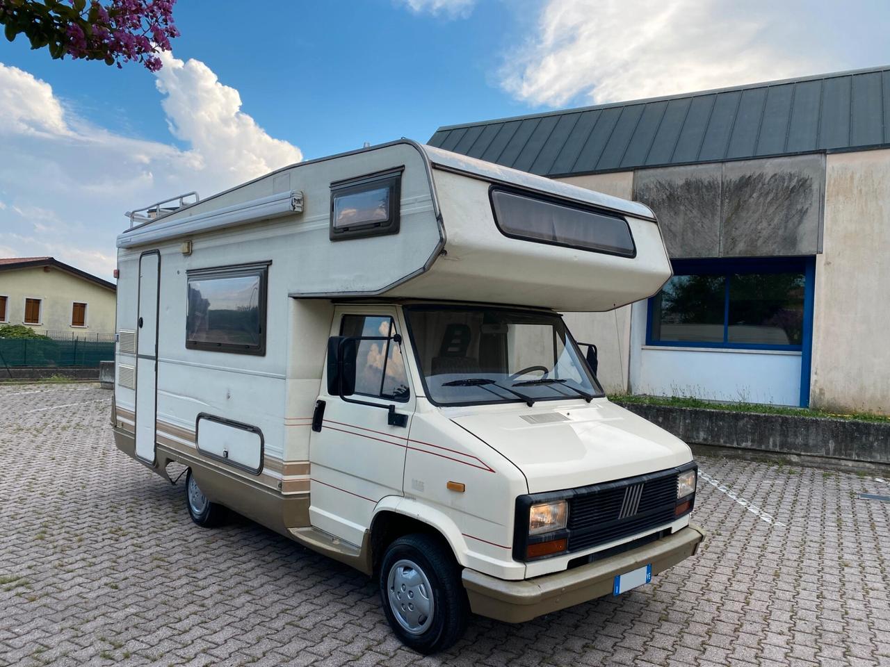 Peugeot J5 Ducato 2.5D Globetrotter Dethleffs 5Posti