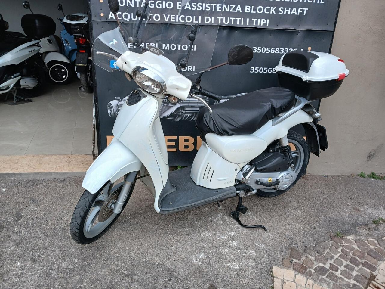 Aprilia Scarabeo 100.