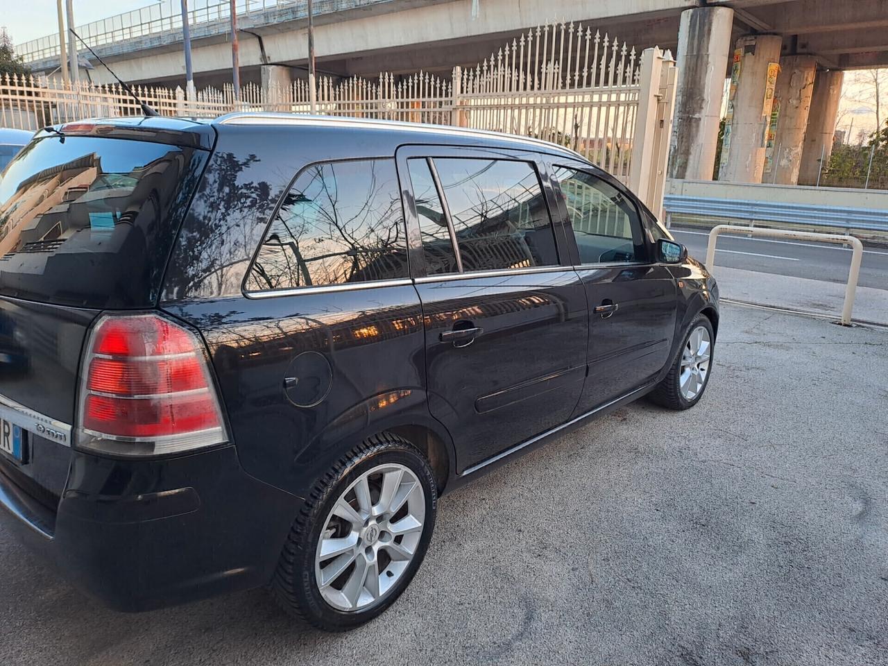 Opel Zafira 1.9 CDTI 120CV Cosmo 7 POSTI