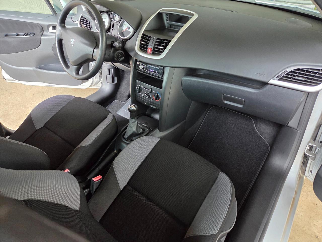 Peugeot 207 1.4 Benzina, ok neopatentati.