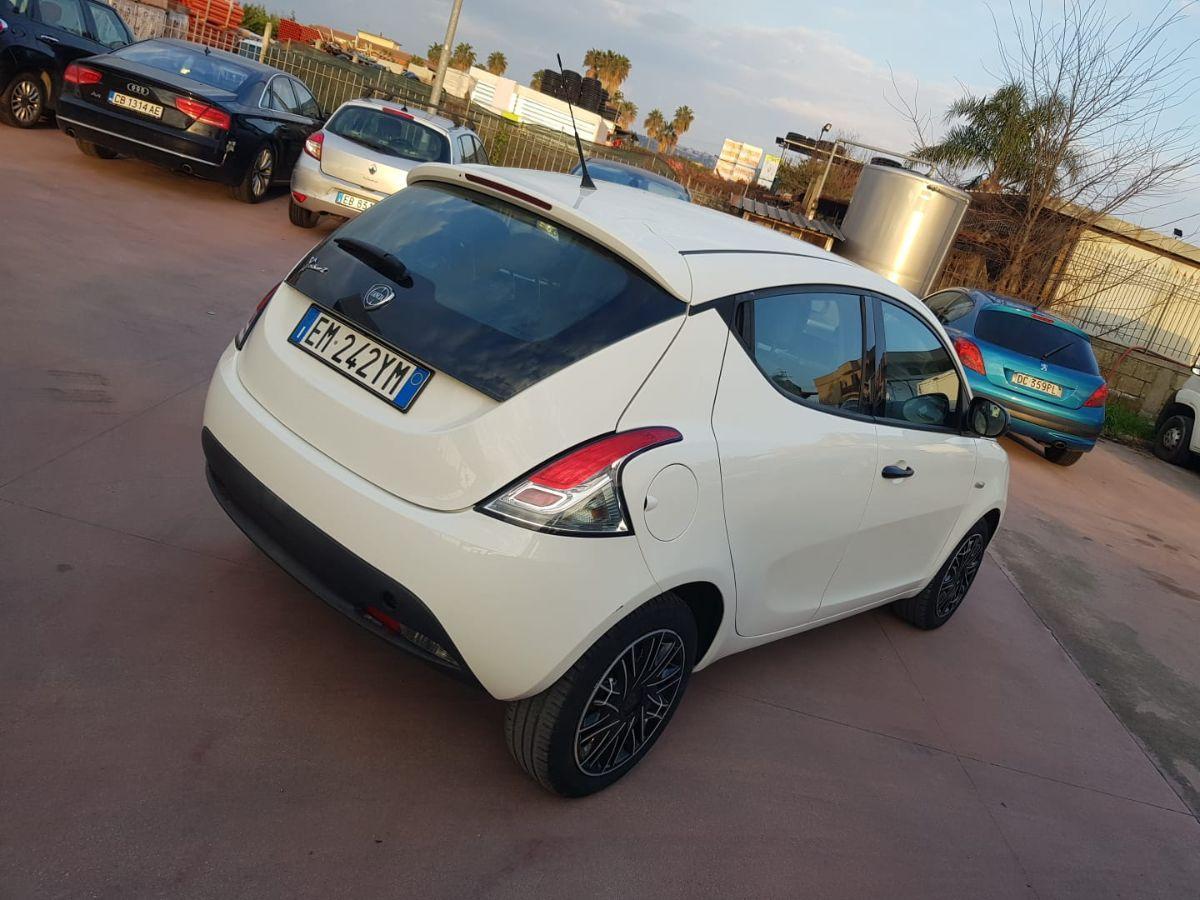 LANCIA - Ypsilon - 1.2 69 CV 5 porte GPL Ecochic Gold