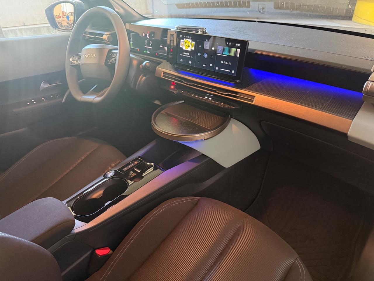 Lancia Ypsilon Hybrid e-DCT