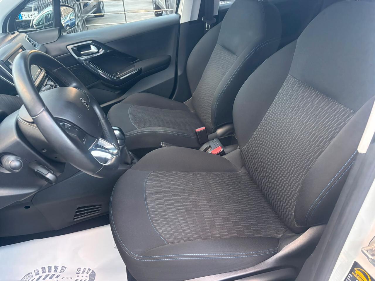 Peugeot 208 PureTech 82 5 porte Allure