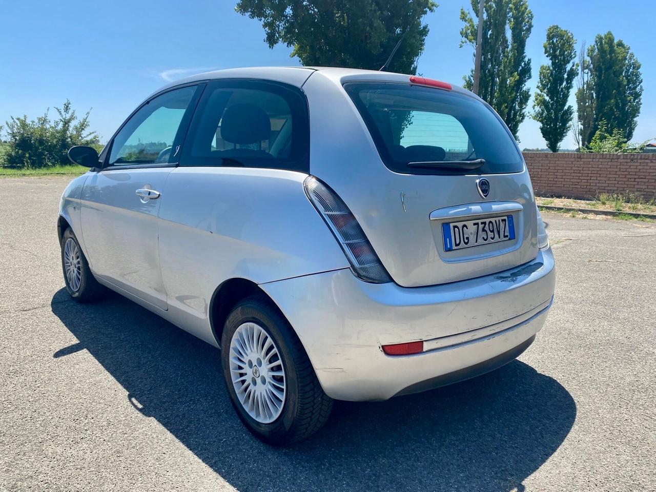 Lancia Ypsilon 1.3 MJT 75 CV Platino