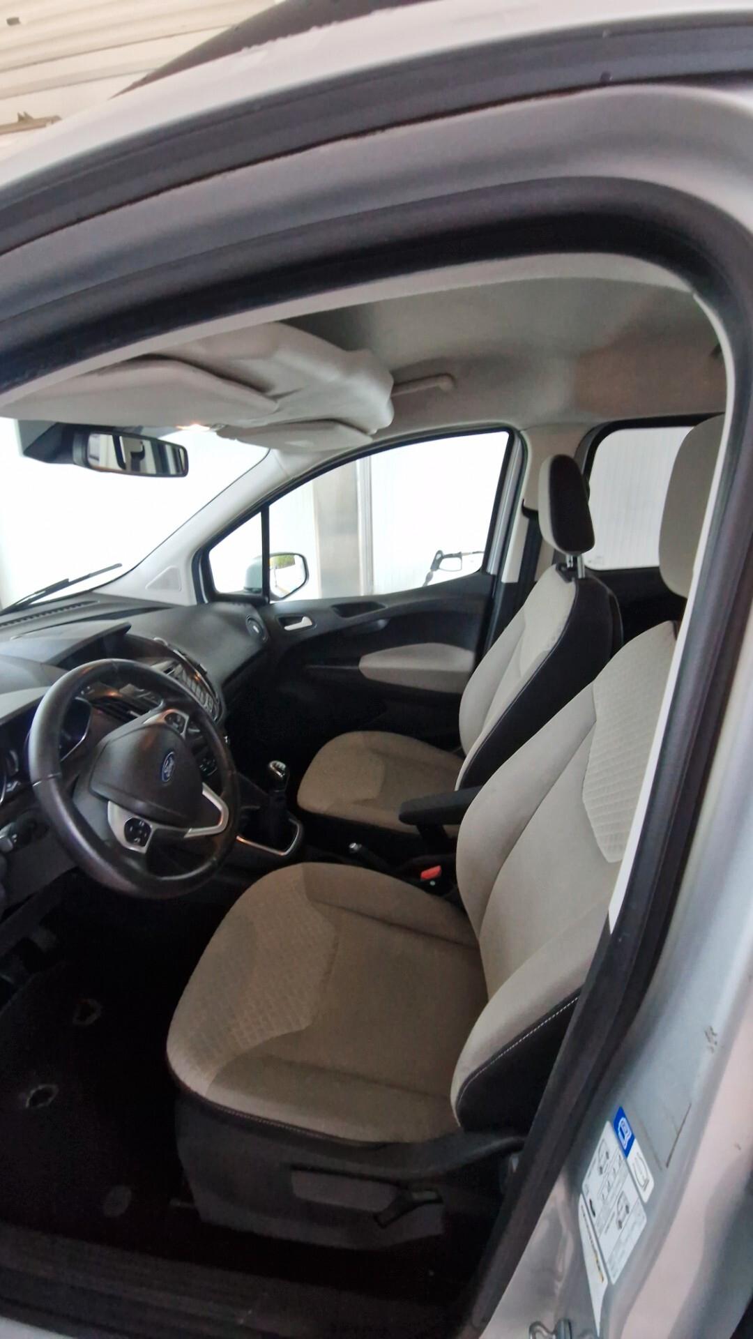 Ford Tourneo Courier 1.5 TDCI 95 CV Titanium