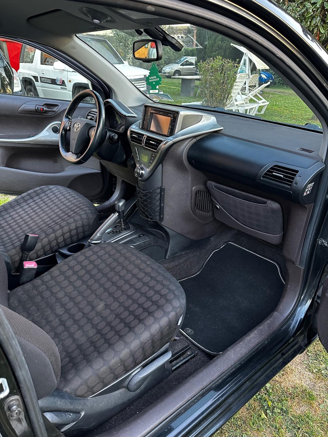 Toyota iQ 1.0 Multidrive Versione Lancio nero perlato !