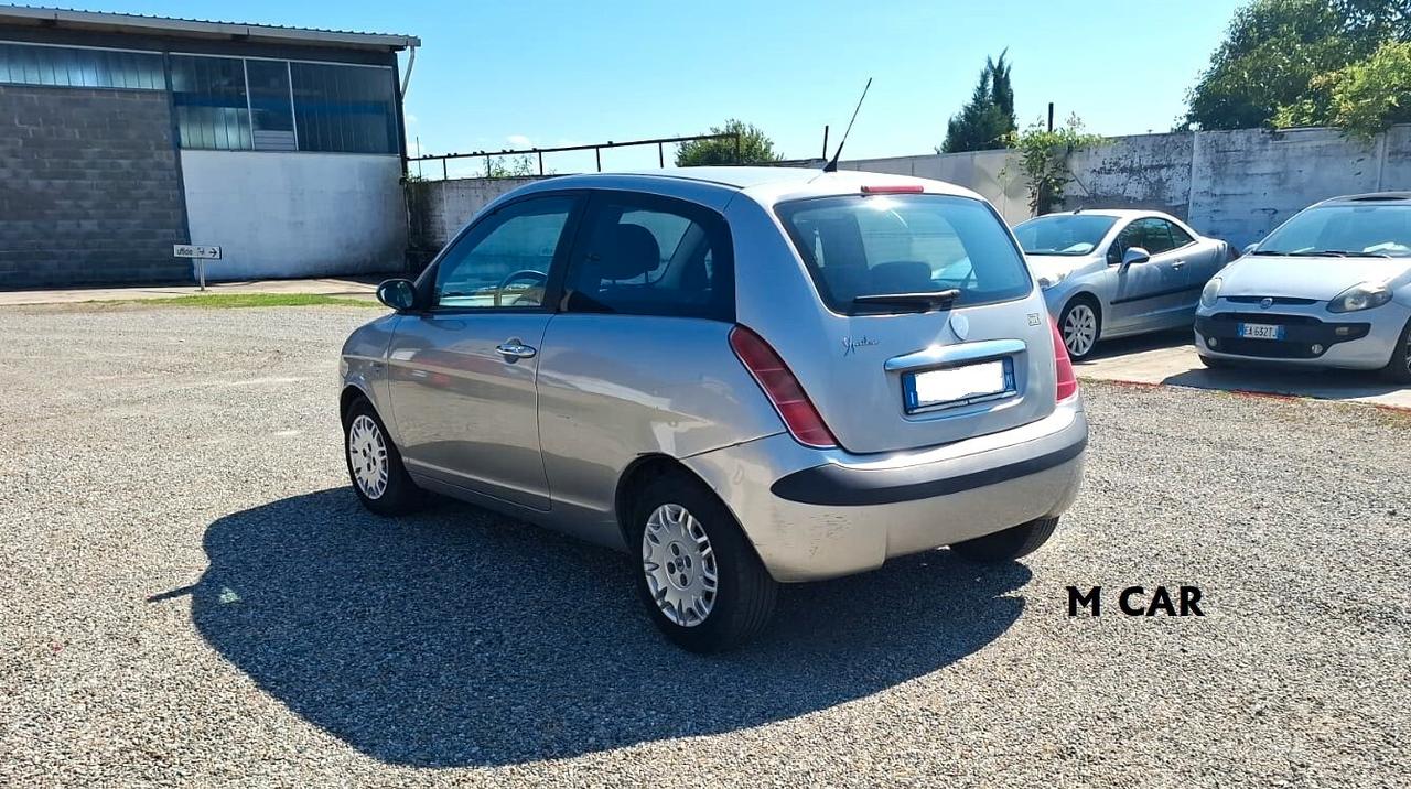 Lancia Ypsilon 1.2 16V Platino