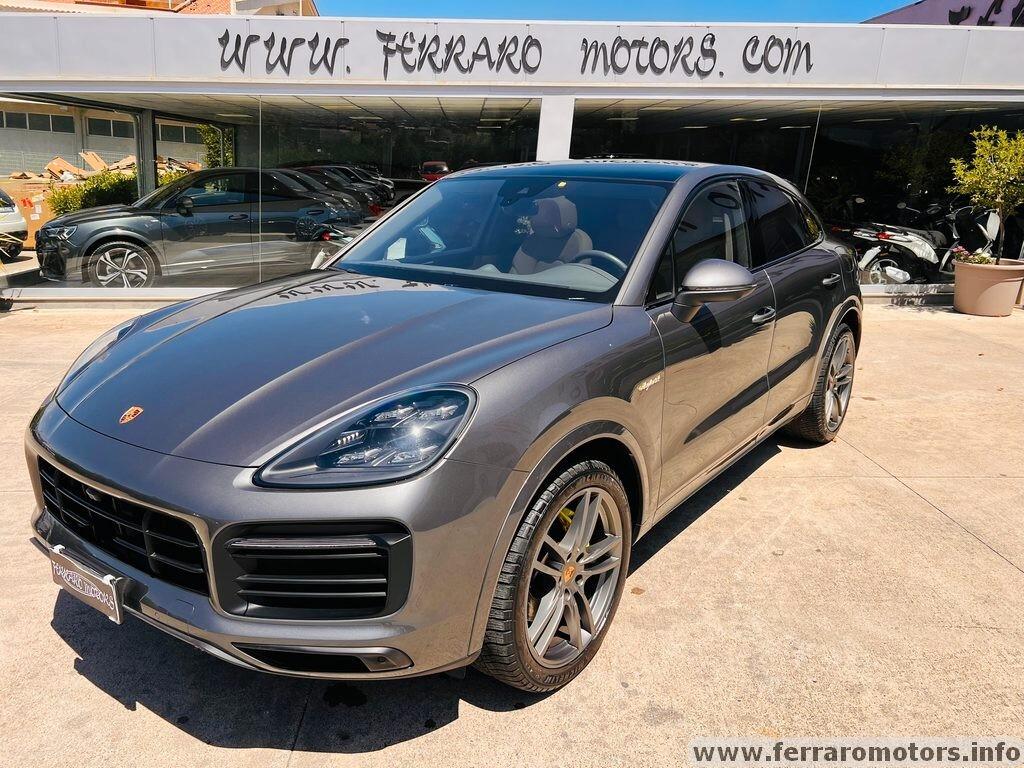 Porsche Cayenne Coupé 3.0 V6 E-Hybrida soli 779 euro al mese