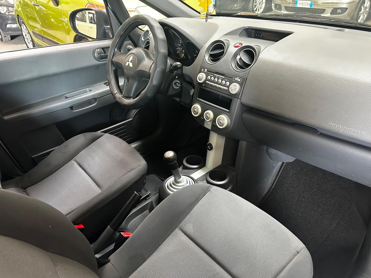 Mitsubishi Colt 1100cc benzina neopatentati