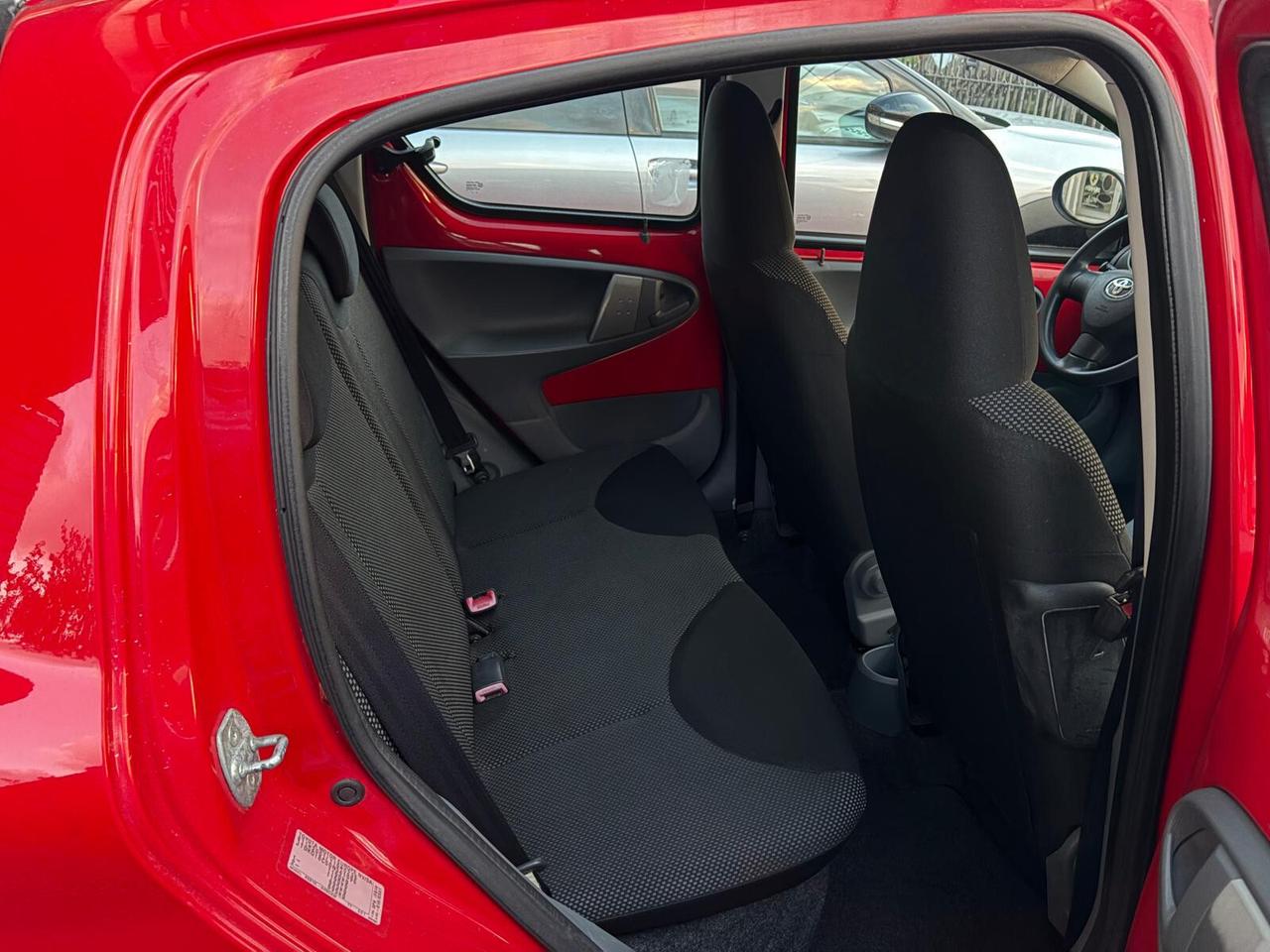 Toyota Aygo 1.0 VVT-i 68CV 5 porte Sol