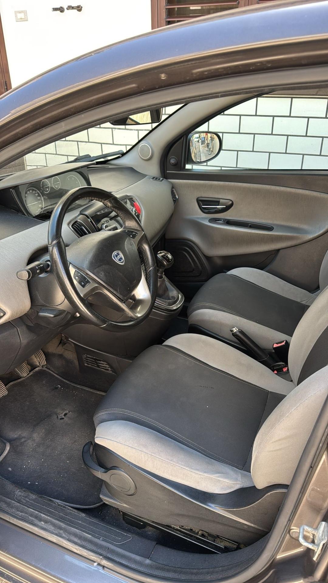 Lancia Ypsilon 1.3 MJT 16V 95 CV 5 porte S&S Silver