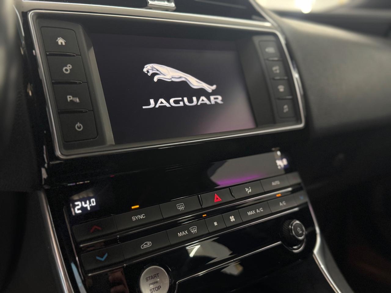 Jaguar XE 2.0 D 240 CV AWD aut. R-Sport