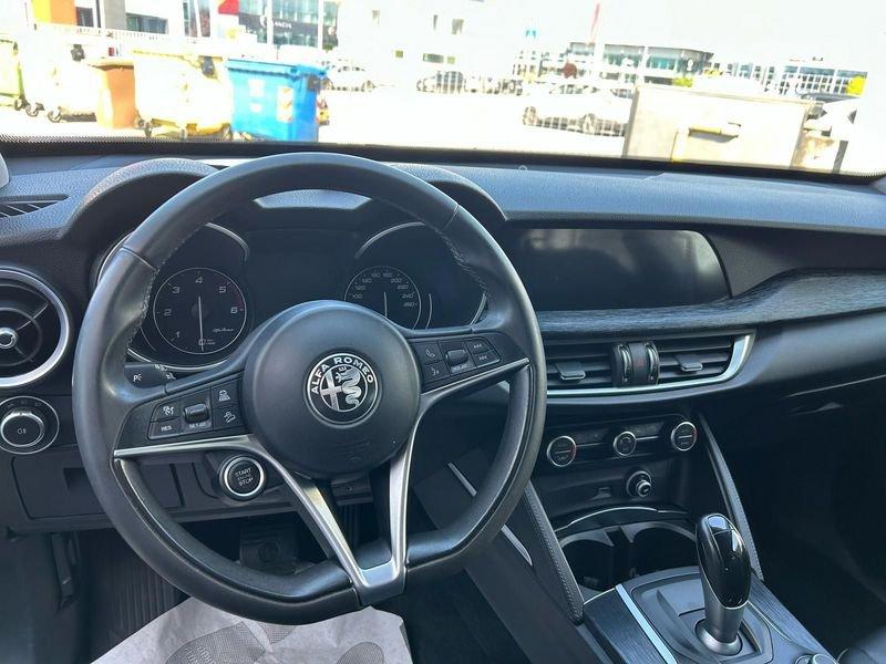 Alfa Romeo Stelvio 2.2 t Business Q4 210cv auto my19