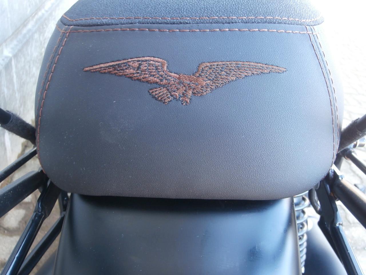 Moto Guzzi V7 III Stone Night Pack (2019 - 20) Passaggio incluso.