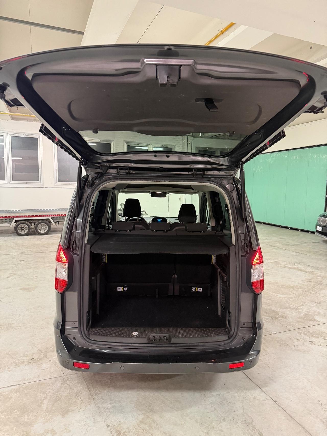 Ford Tourneo Courier 1.5 TDCI 95 CV Titanium