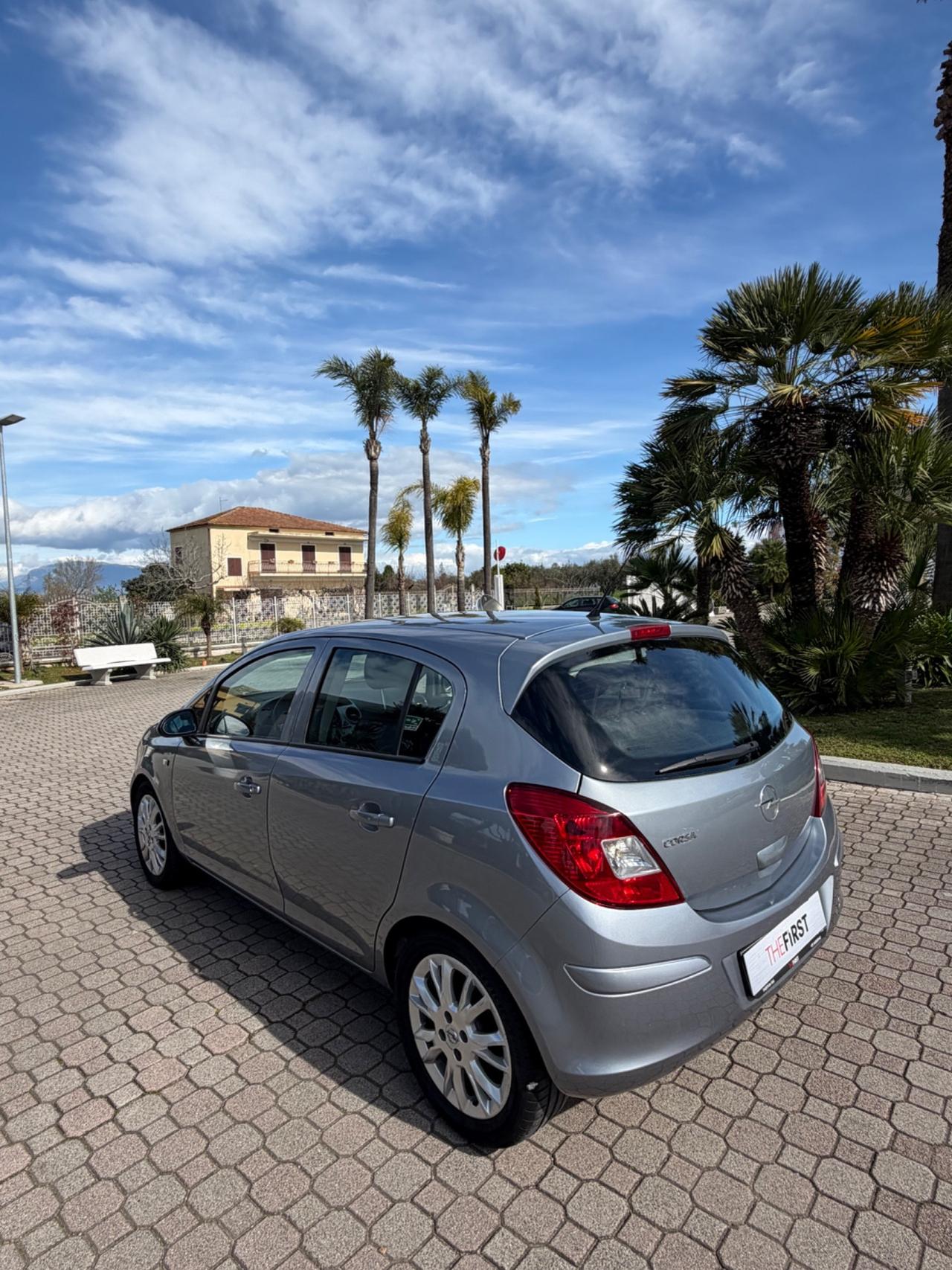 Opel Corsa 1.2 5 porte Easytronic Cosmo