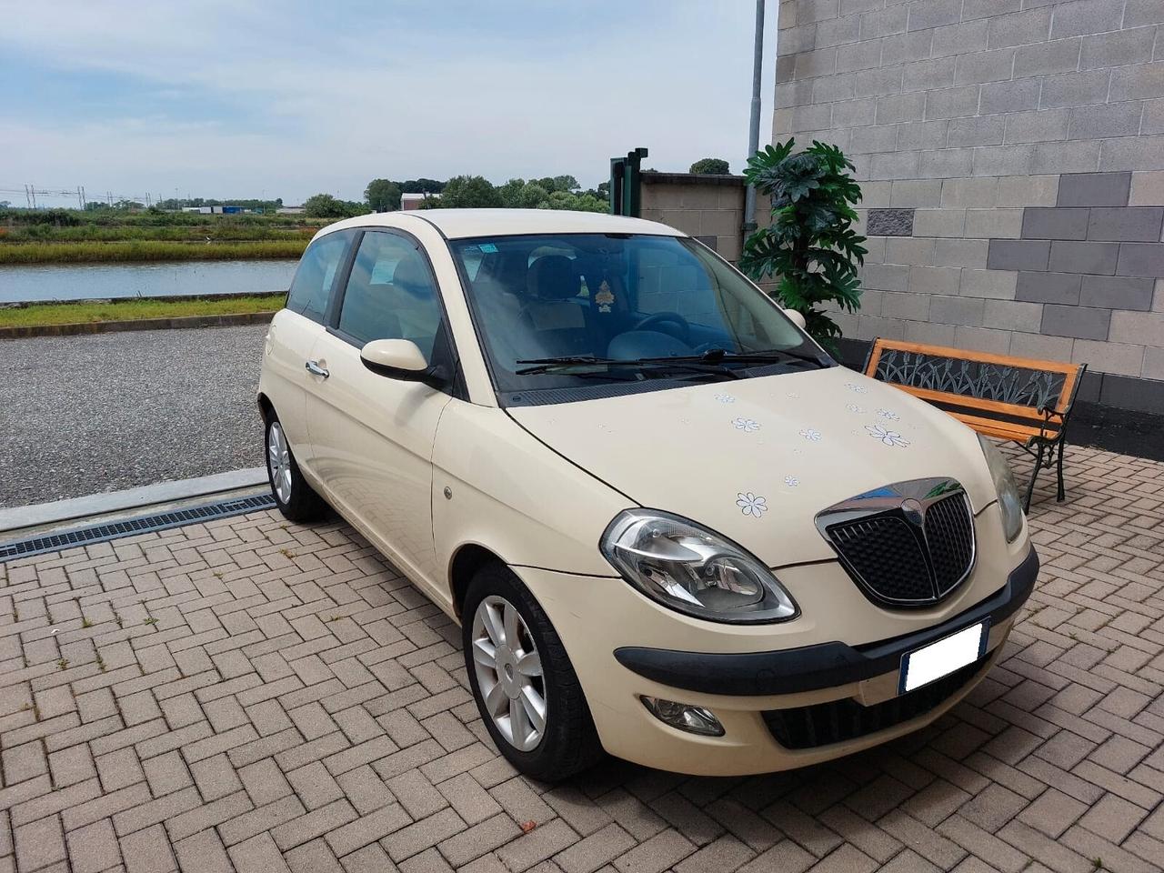 Lancia Ypsilon 1.2 EURO 4 X NEOPATENTATI