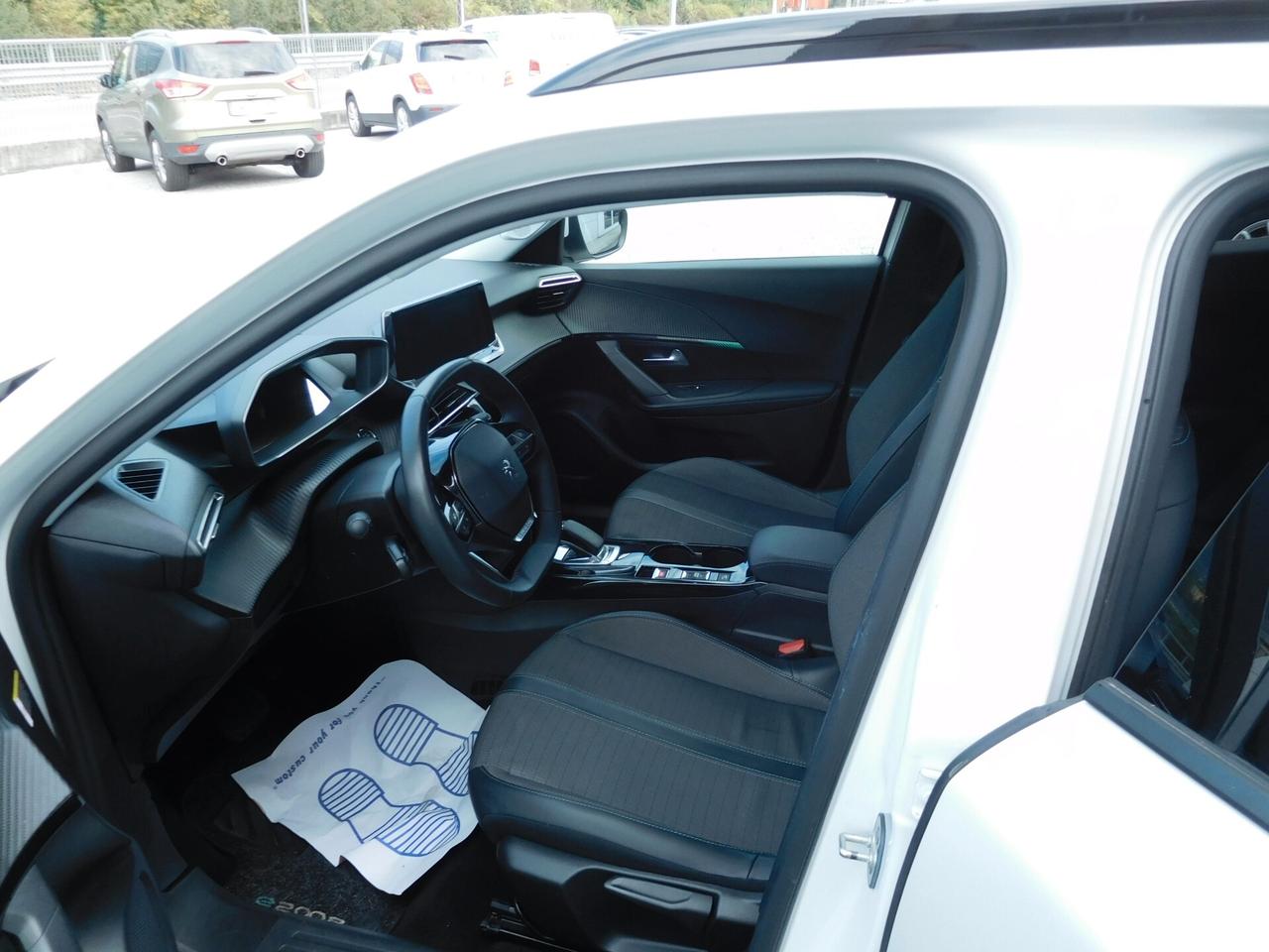 Peugeot 2008 motore elettrico 136 CV Allure Pack