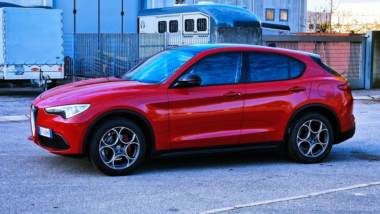 Alfa Romeo Stelvio 2.2 Turbodiesel 160 CV Rosso Edizione Gancio Traino