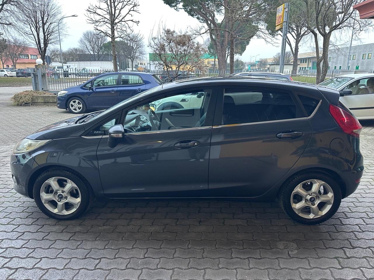 Ford Fiesta 1.2 82 CV 5 porte Titanium Neopatentat