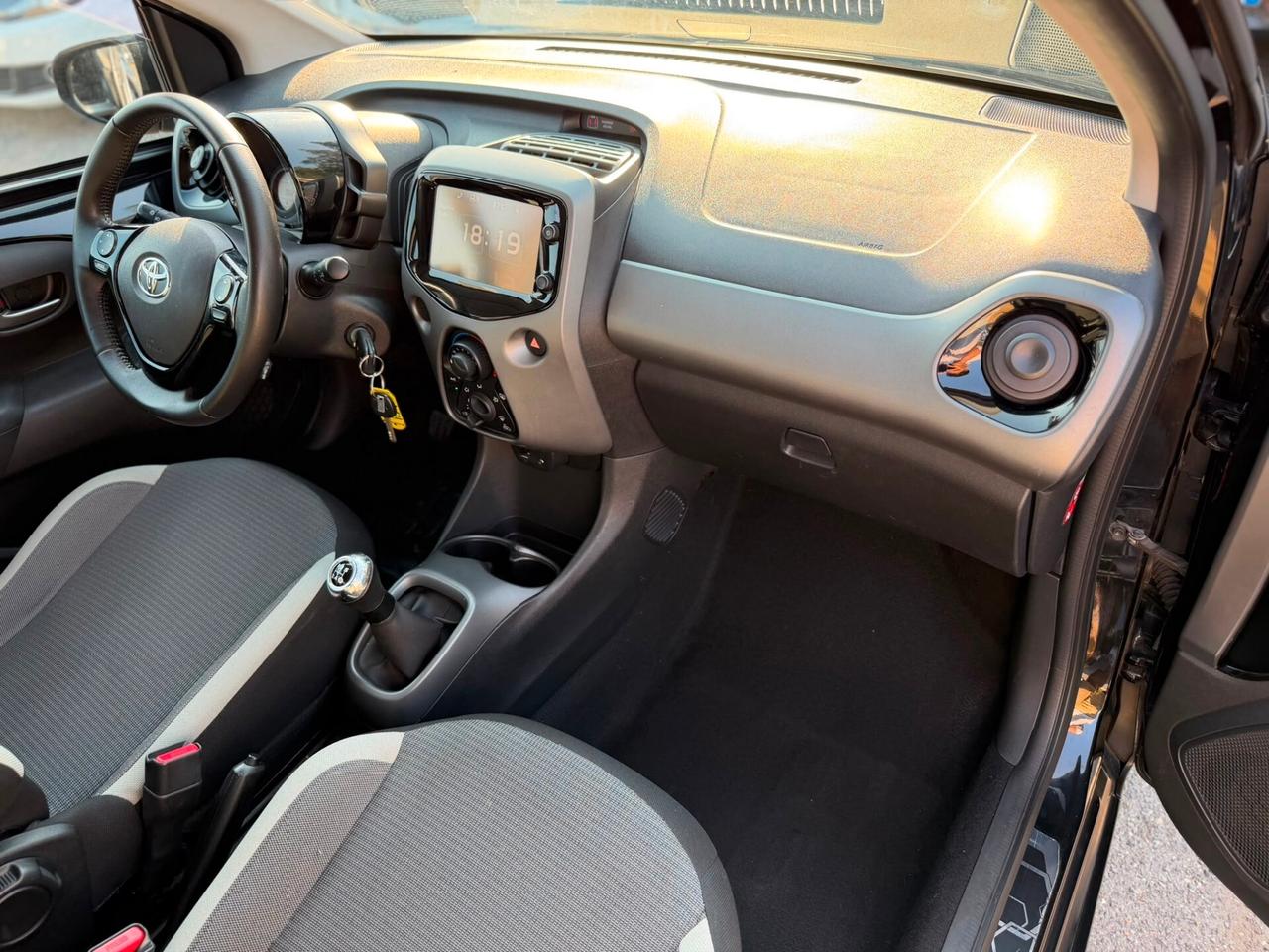 Toyota Aygo Connect 1.0 VVT-i 72 CV 5 porte x-clusiv