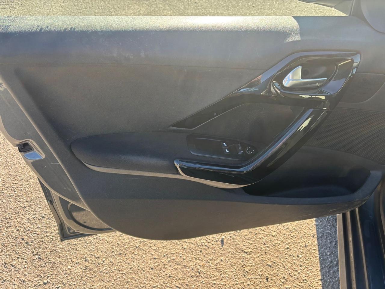 Peugeot 208 82 5 porte