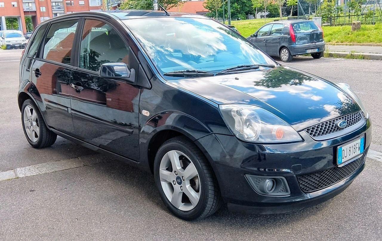 Ford Fiesta 1.2 16V 5p. Ghia KM 68000!!!