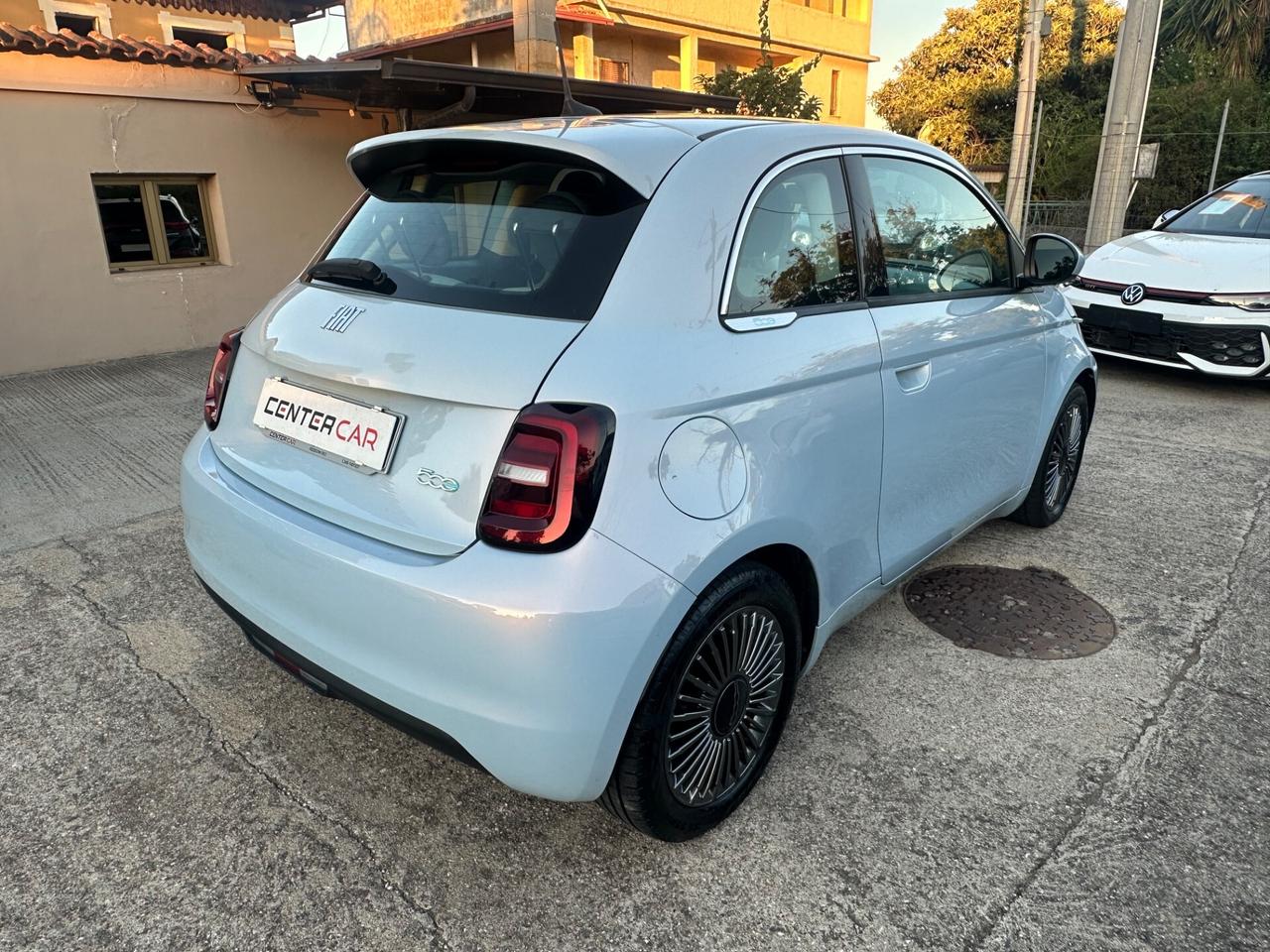 Fiat 500 500e Berlina 42 kWh La Prima