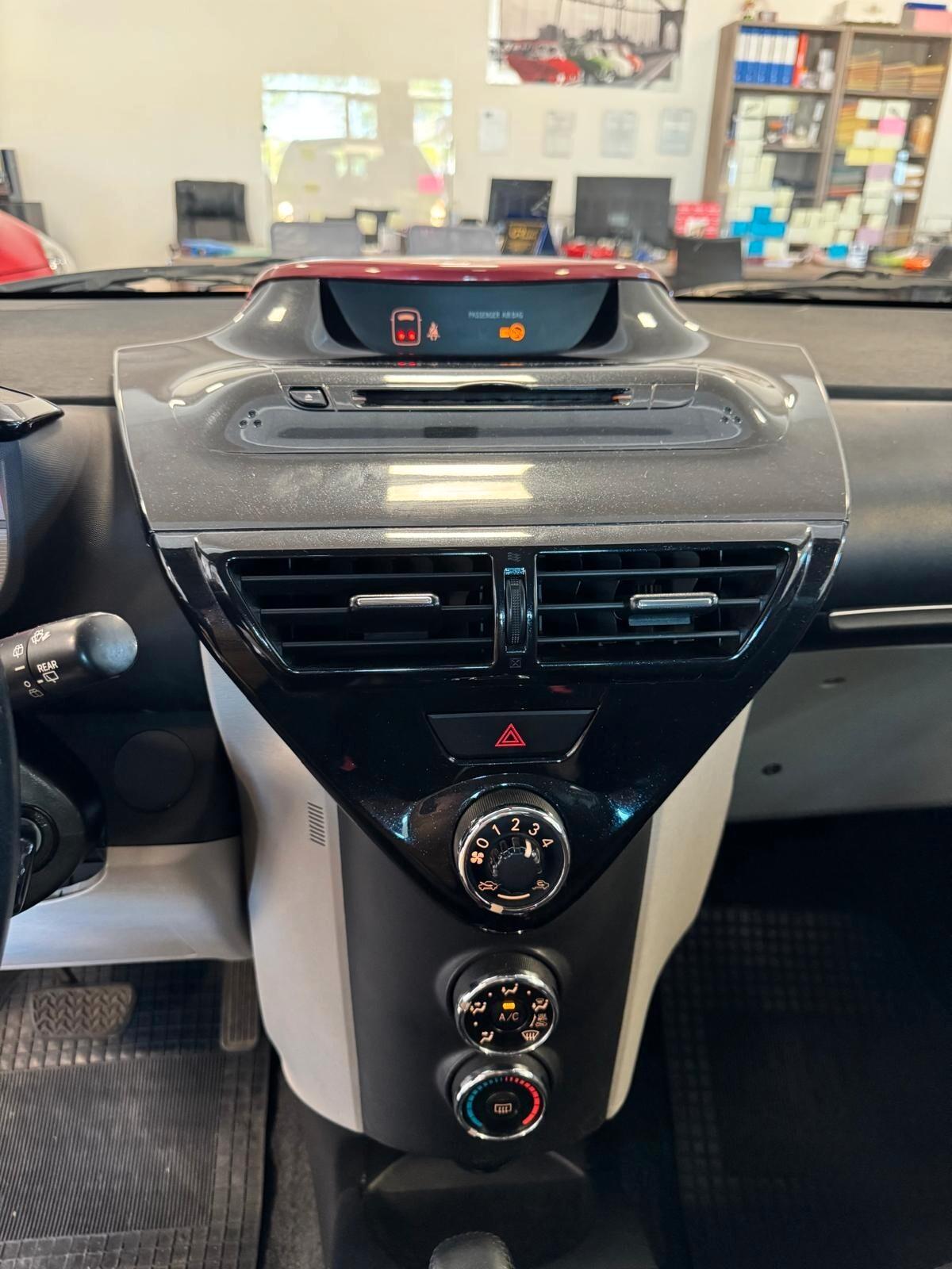 Toyota iQ 1.0 BENZ 68CV AUTOMATICA 2011