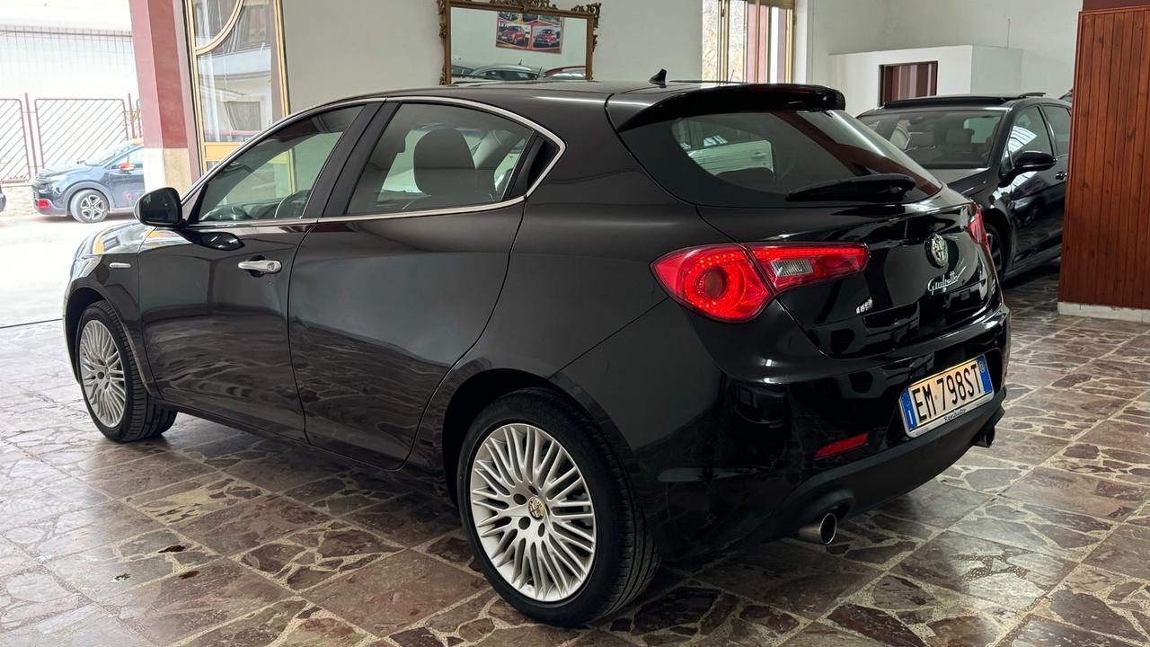 Alfa Romeo Giulietta 2.0 JTDm-2 140 CV Distinctive-2012