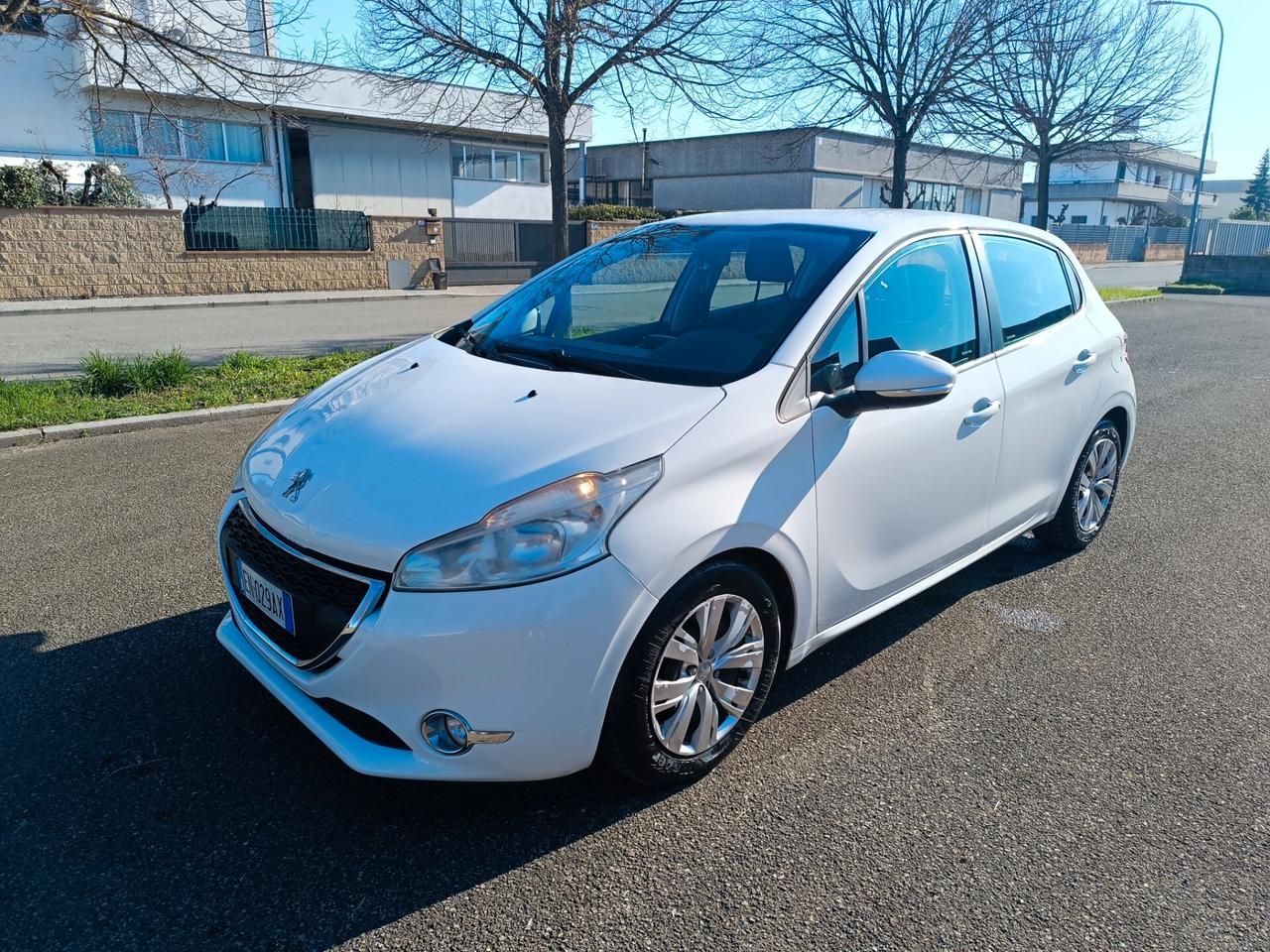 Peugeot 208 1.6 HDi 5 porte del 12 NEOPATENTATI