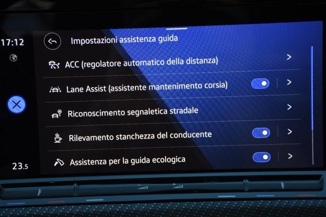 VOLKSWAGEN Golf 1.5 eTSI 150 CV EVO ACT DSG R-Line SOLO 17040KM!!