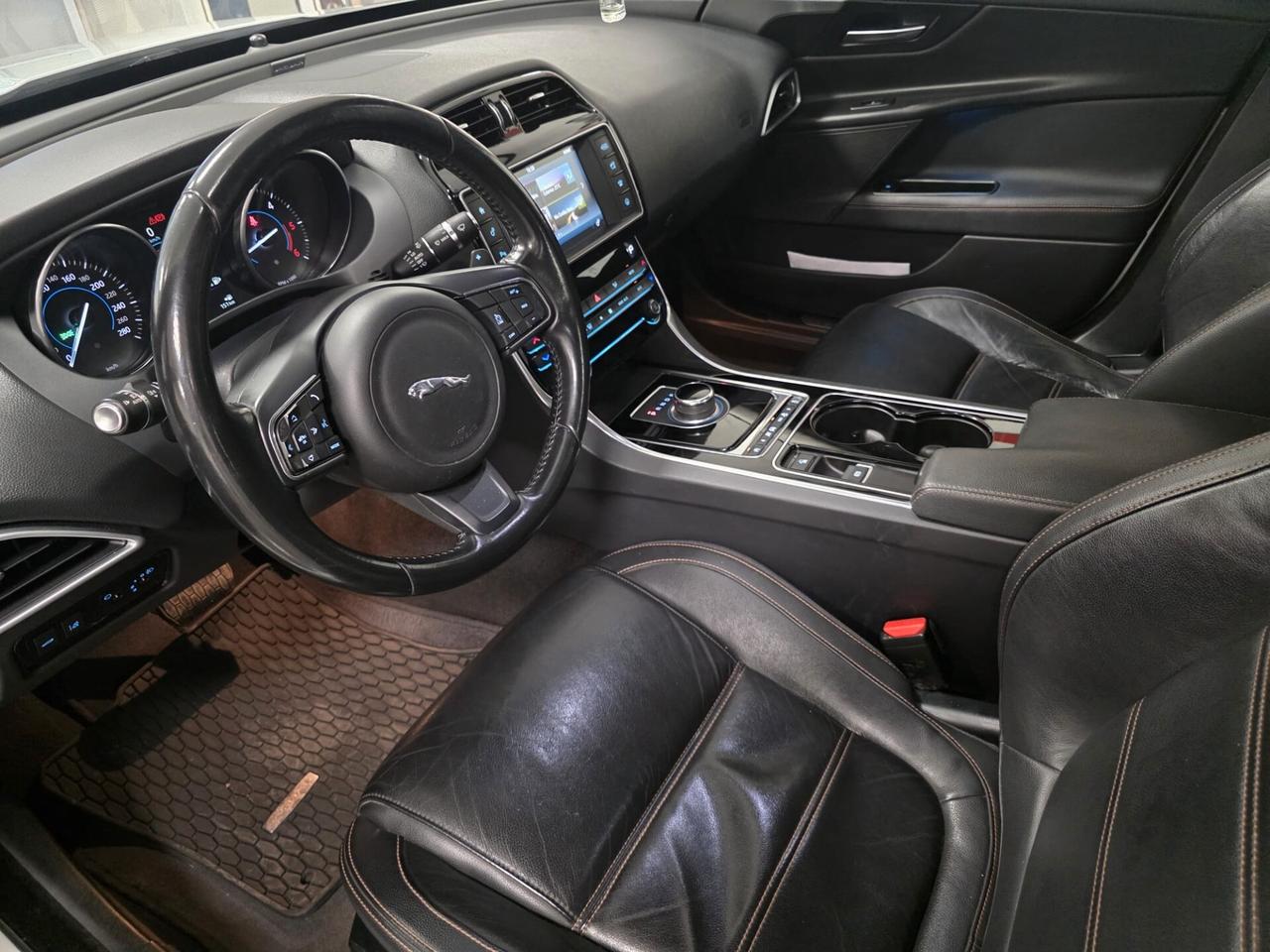 Jaguar XE 2.0 D Turbo 180CV Portfolio
