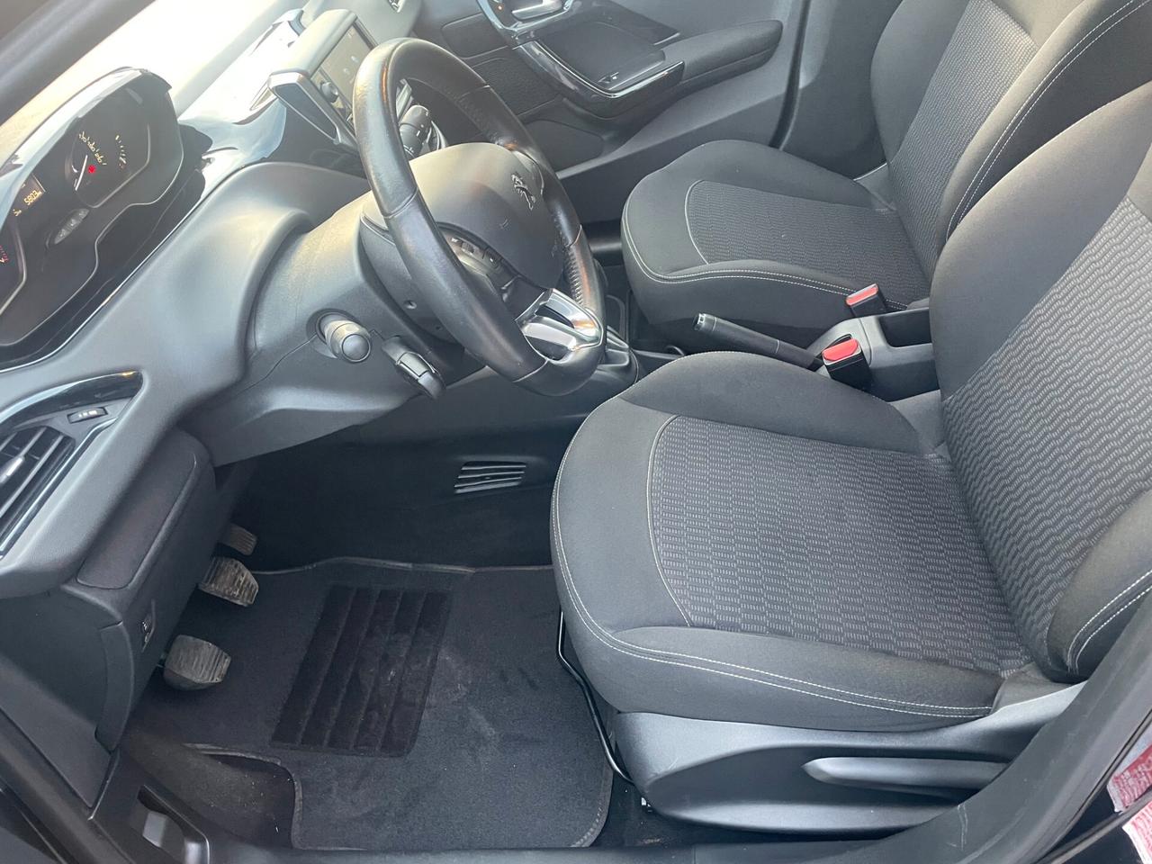 Peugeot 208 PureTech 82 5 porte Allure CINGHIA NUOVA!!!