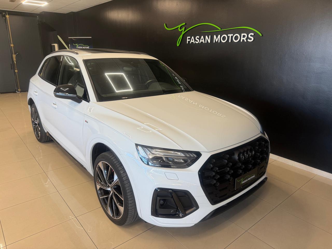 Audi Q5 40 2.0 tdi mhev 12V Identity Black quattro s-tronic
