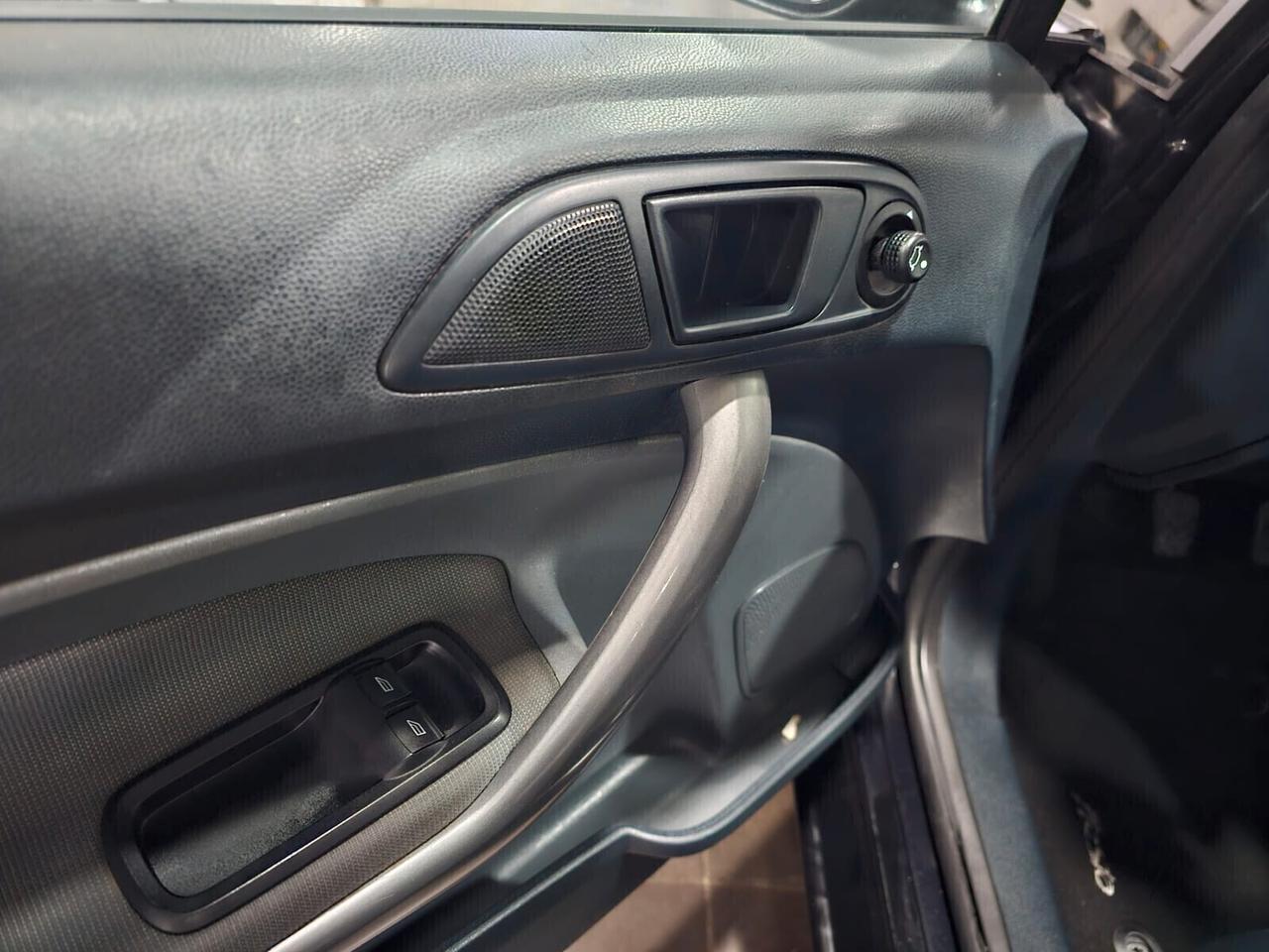 NUOVA FORD FIESTA TITANIUM 1.4 TDCI 70CV PER NEOPATENTATI