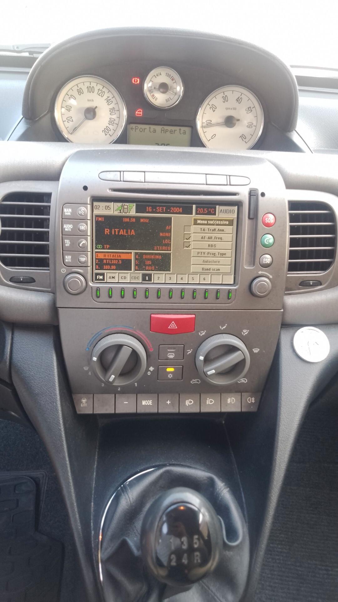 Lancia Ypsilon 1.3 Multijet navigatore neopatentati 05