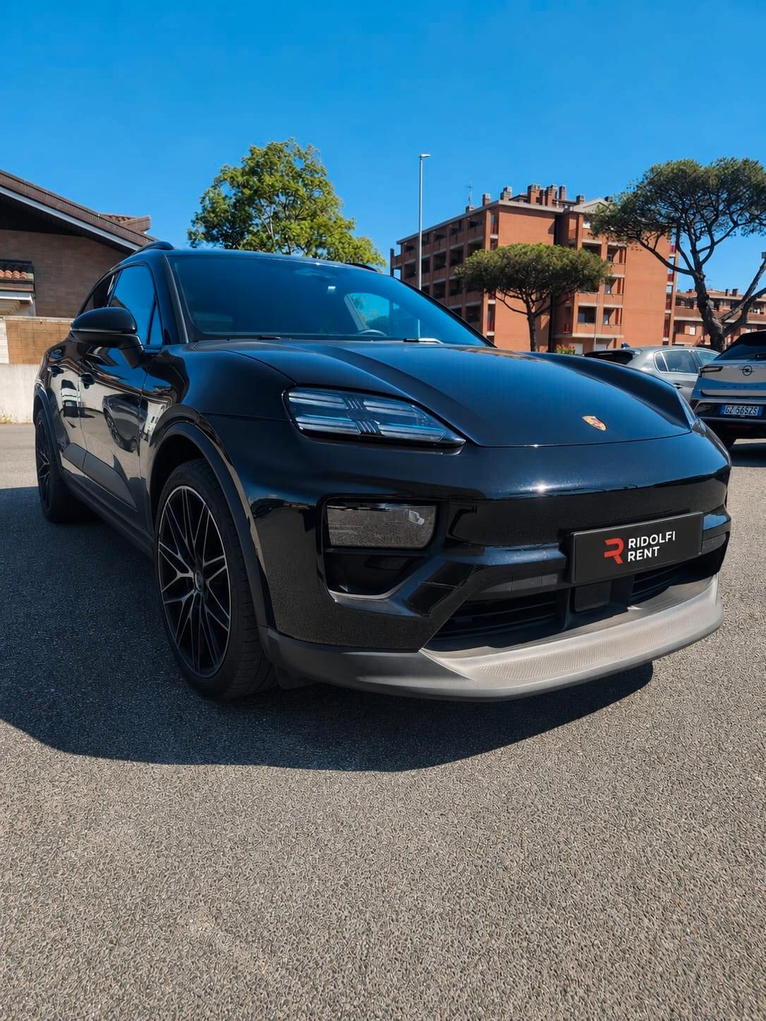 Porsche Macan EV 4