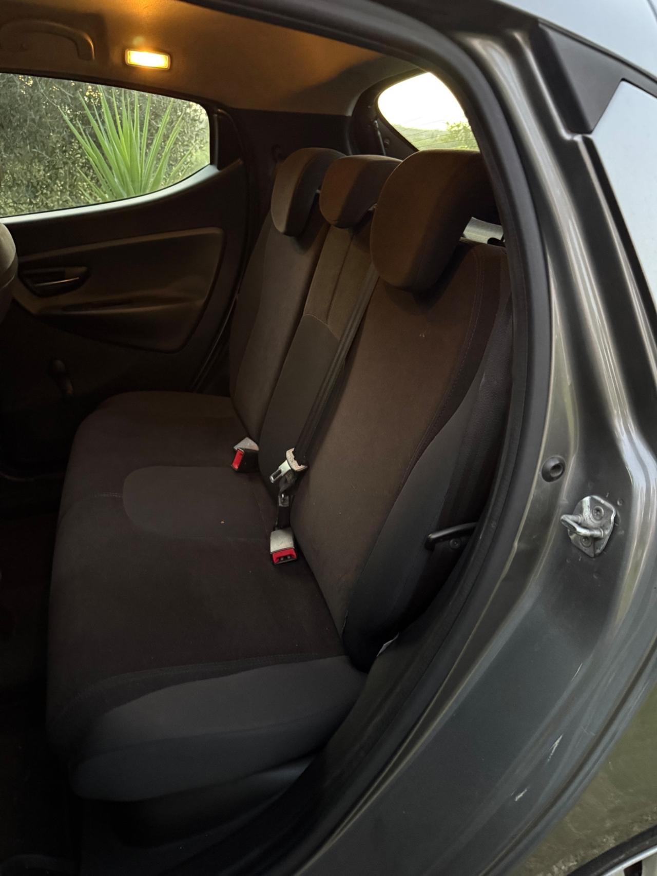 Lancia Ypsilon 1.2 69 CV 5 porte S&S Platinum