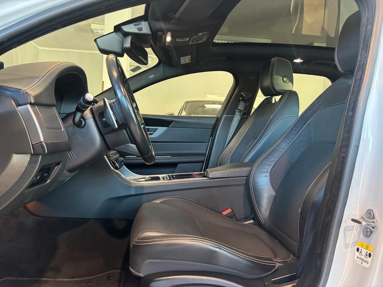 Jaguar XF 2.0d i4 R-Sport awd *TALGIANDI CERTIFICATI*