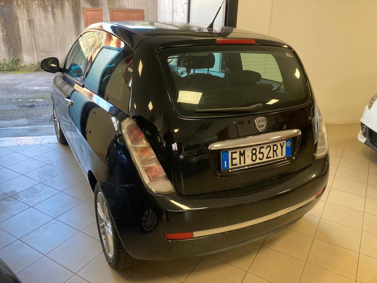 Lancia Ypsilon 1.2 69 CV Unyca