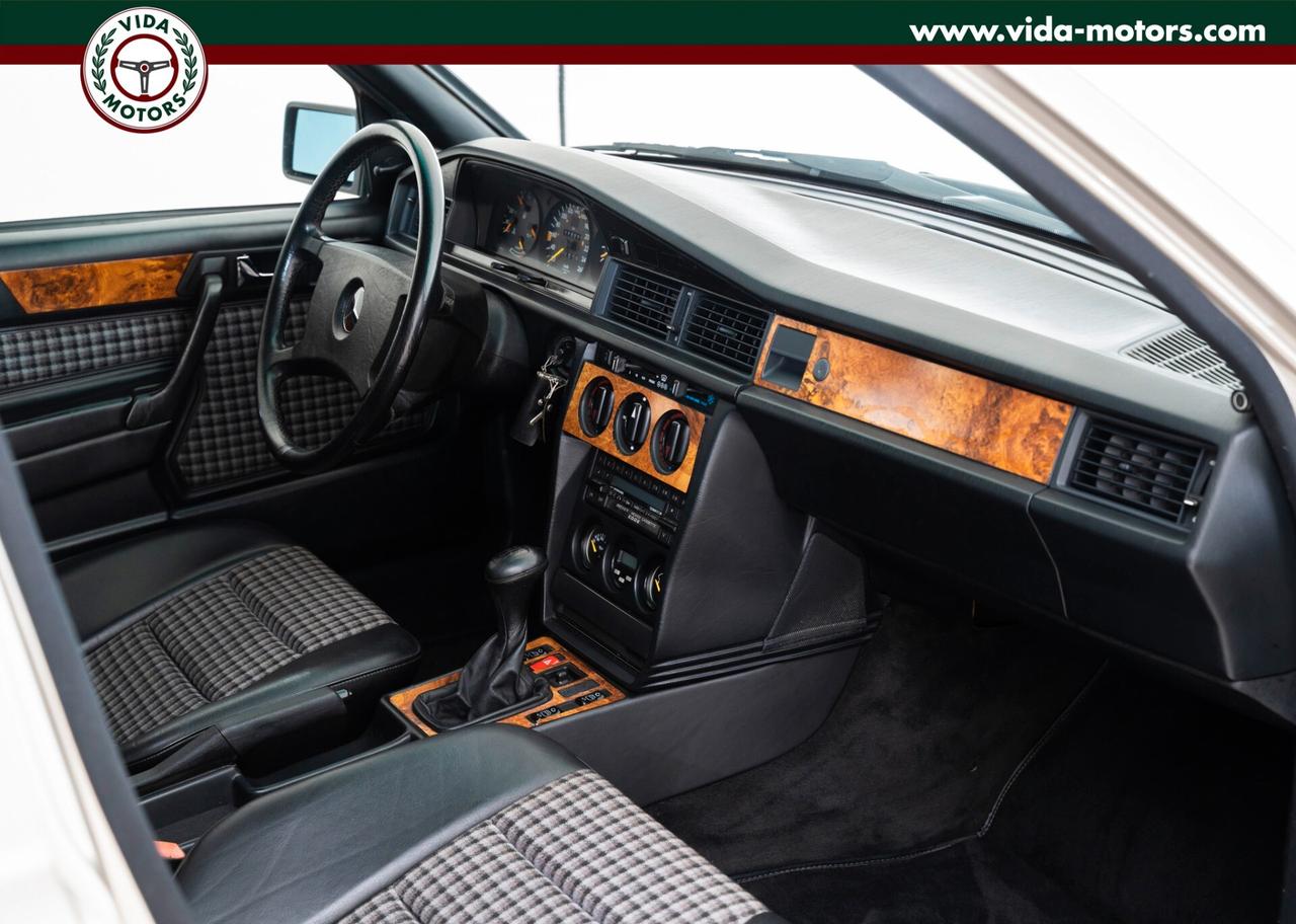 Mercedes-Benz 190E 2.3 16v * BOOK SERVICE * 113.000 KM * COLORE RARO