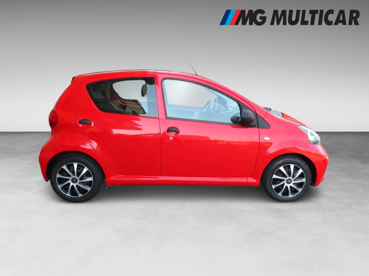 Toyota Aygo 5p 1.0 Now. km 106.000. frizione e gomme nuove.