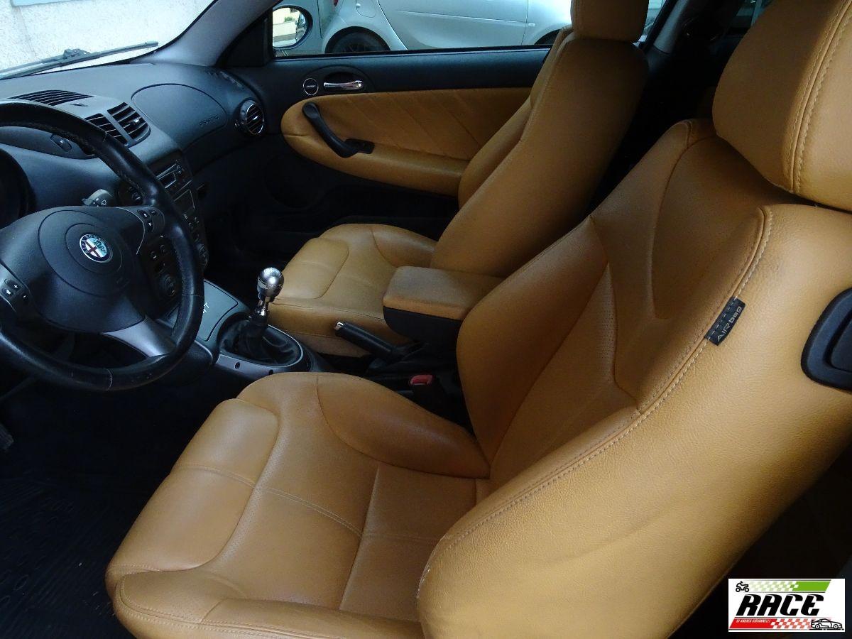 ALFA ROMEO - GT - 1.9 JTDM 16V Distinctive