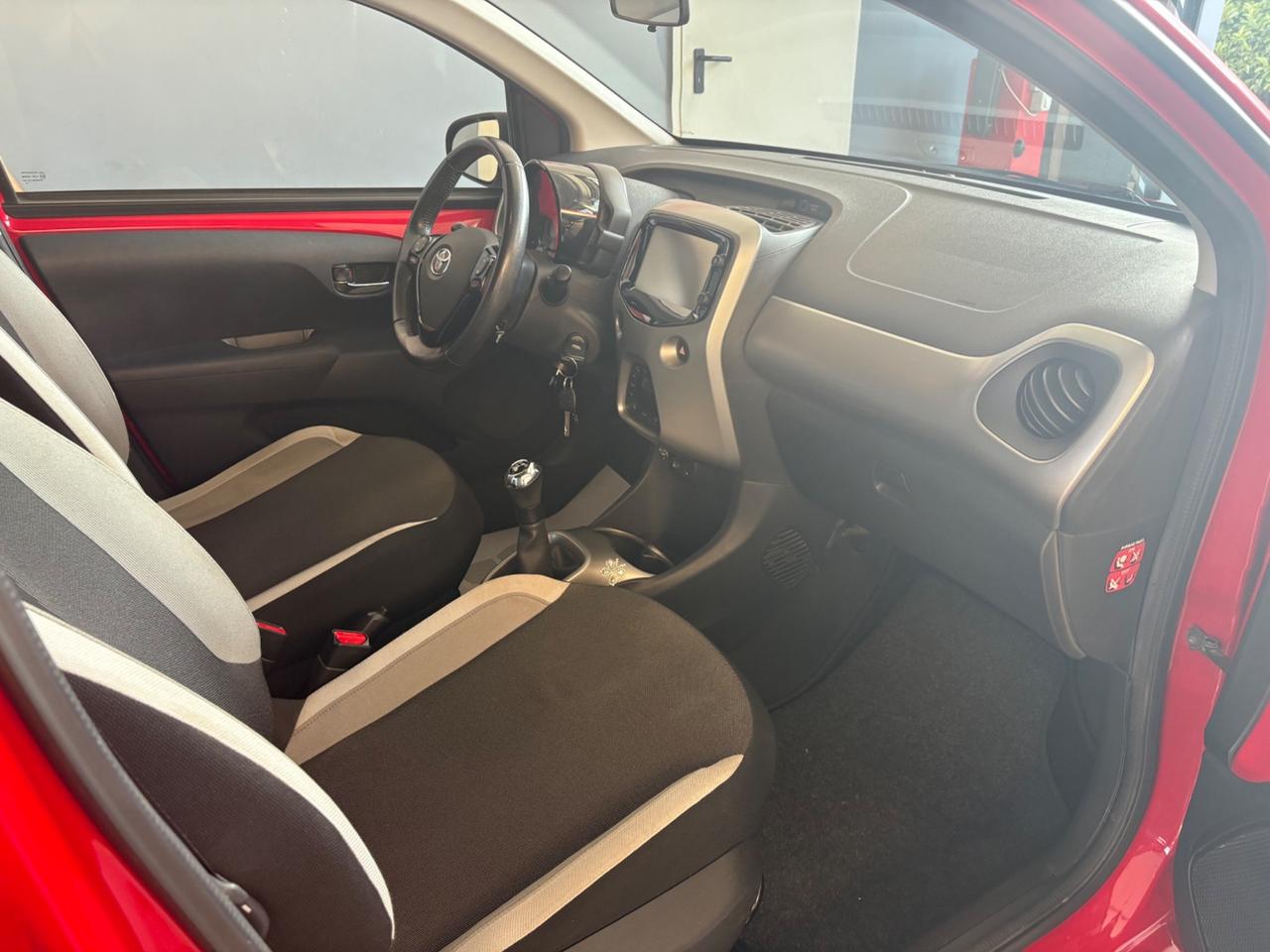 Toyota Aygo 1.0 VVT-i 69 CV 5 porte x-play