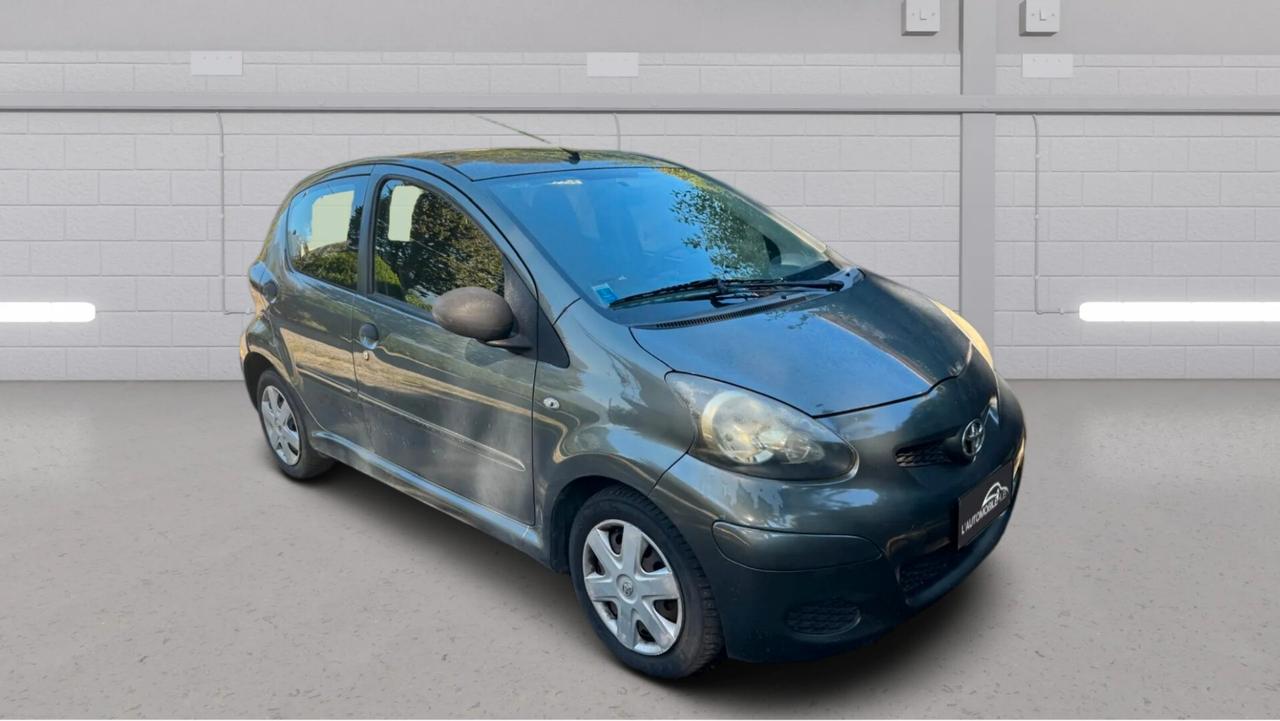 Toyota Aygo 1.0 12V VVT-i 5 porte Sol **GARANZIA 12 MESI**
