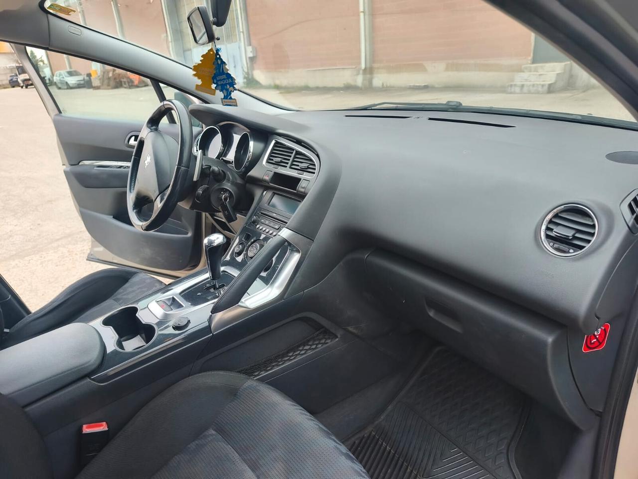 Peugeot (3008) 2009---1.6 Diesel Automatica